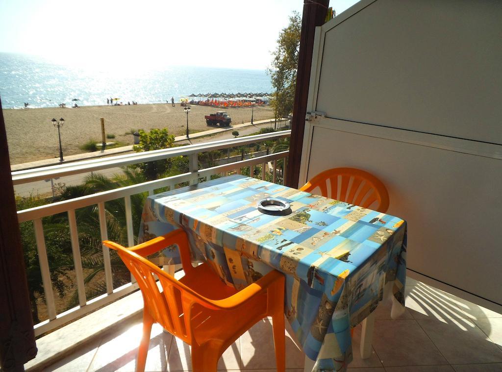 Apartments Ziogas Paralia Skotinis Exterior photo