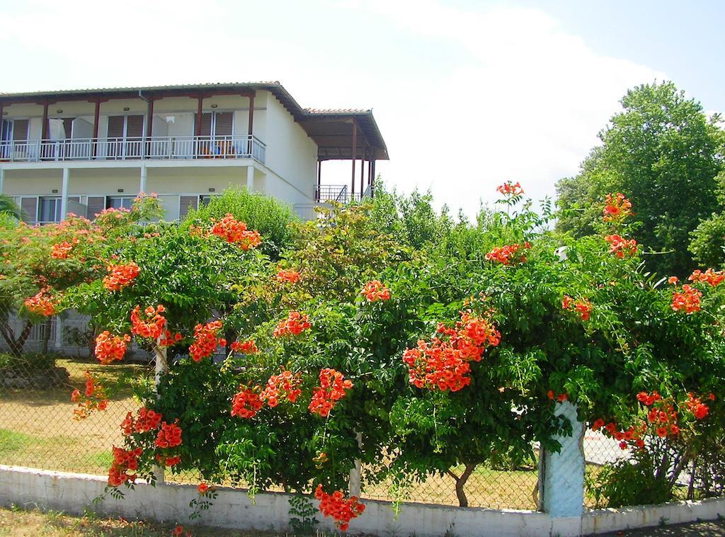 Apartments Ziogas Paralia Skotinis Exterior photo